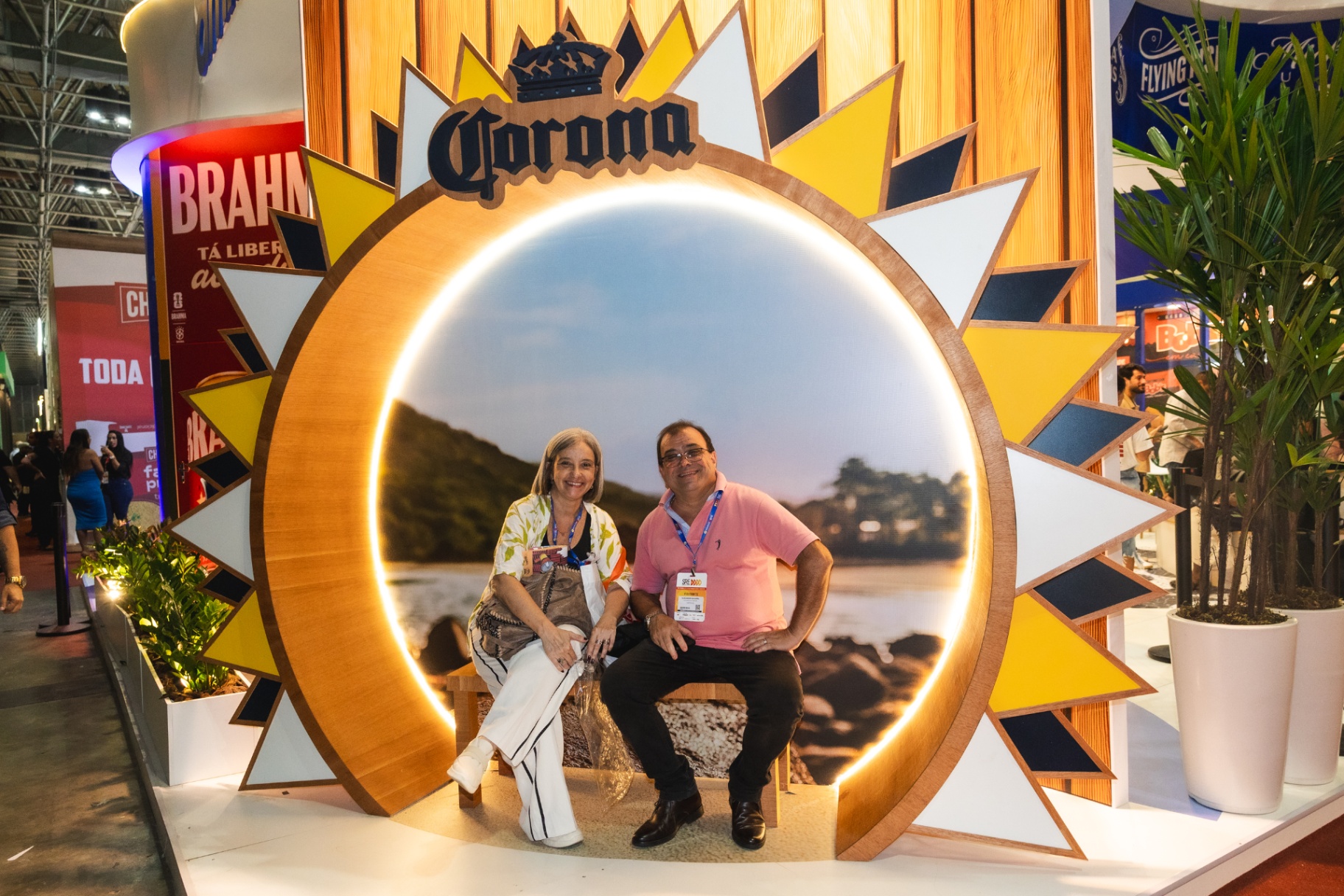 Portal temático da Corona com sol iluminado
